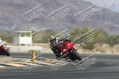 media/Oct-30-2025-Racers Edge (Thu) [[dabbdaf680]]/3-B Group/Session 2 (Turn 14)/